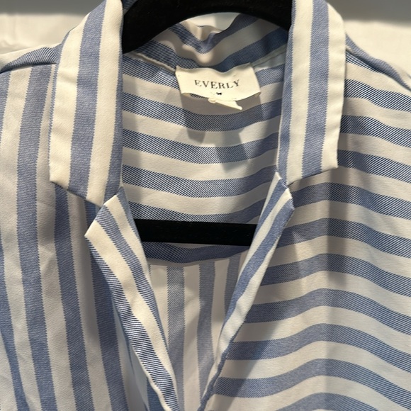 EVERLY, cap sleeve blouse, blue stripe, Sz M - Picture 2 of 5